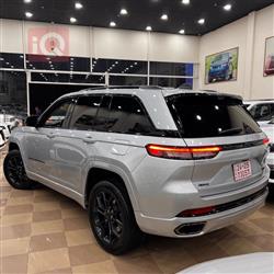 جیپ گراند شیرۆکی